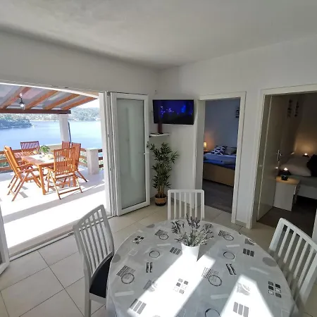 Vikendica Secluded Fisherman's Cove Picena, Korcula - 14090 *